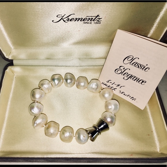 Jewelry - 🐚 Classic Elegance Metal Clasp Pearl Bracelet 🐚